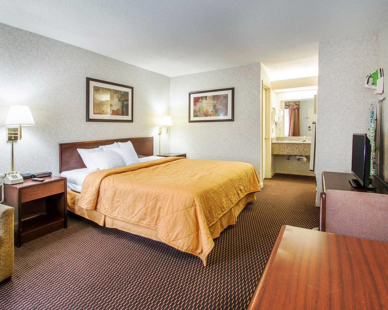 Standard Room, 1 King Bed, Non Smoking | In-room safe, desk, iron/ironing board, rollaway beds