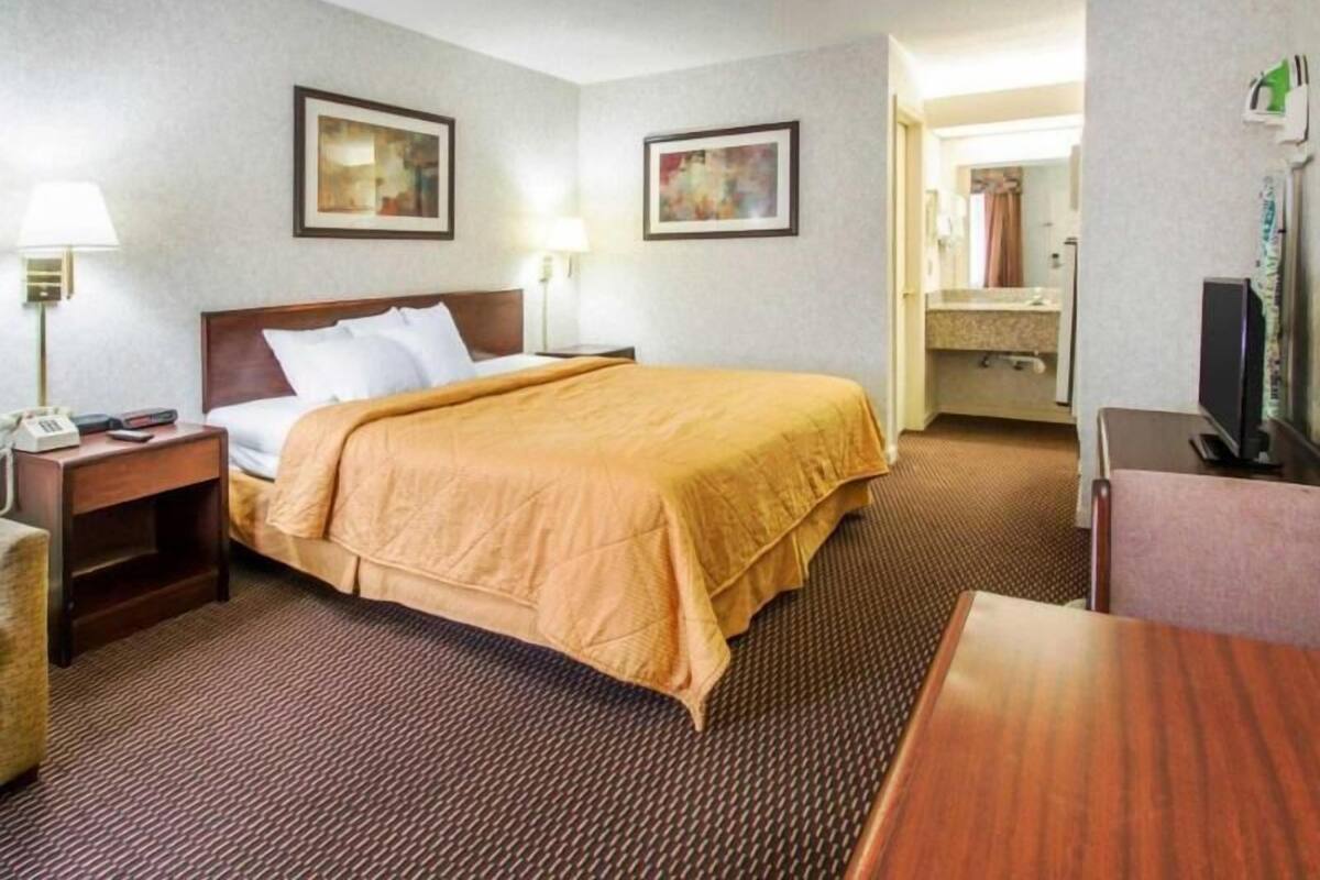 In-room safe, desk, iron/ironing board, rollaway beds