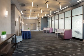 A modern conference room with a long table, chairs, and a sofa. - Holiday Inn Washington-College Pk (I-95) by IHG (College Park)
