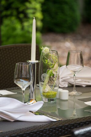 Frühstück, Mittagessen, internationale Küche, Blick auf den Garten