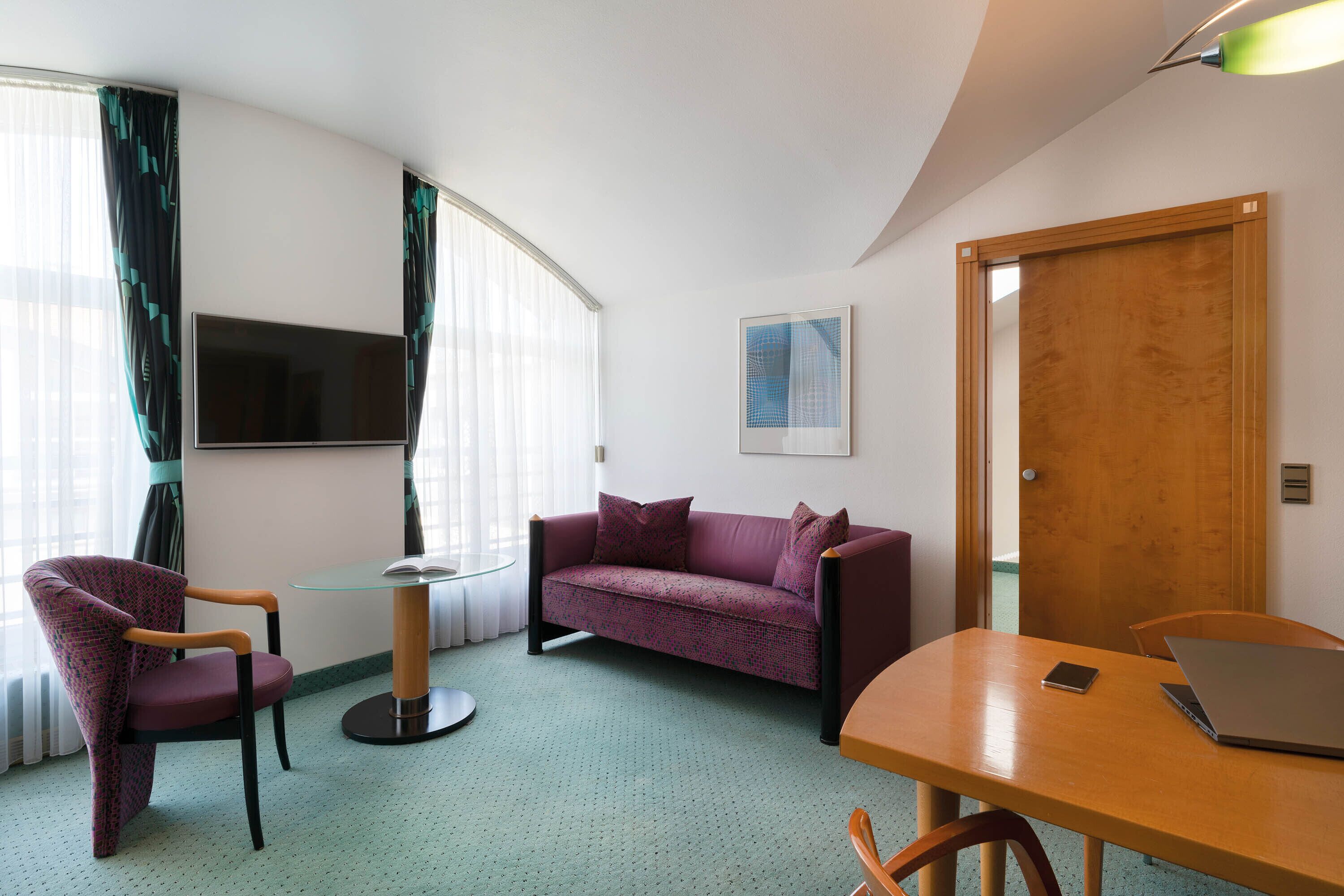 suite plus | living area | smart tv