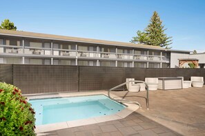 مغطس سبا خارجي