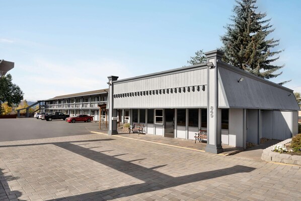 A building with a flat roof, large windows, and a number '849' on the side.