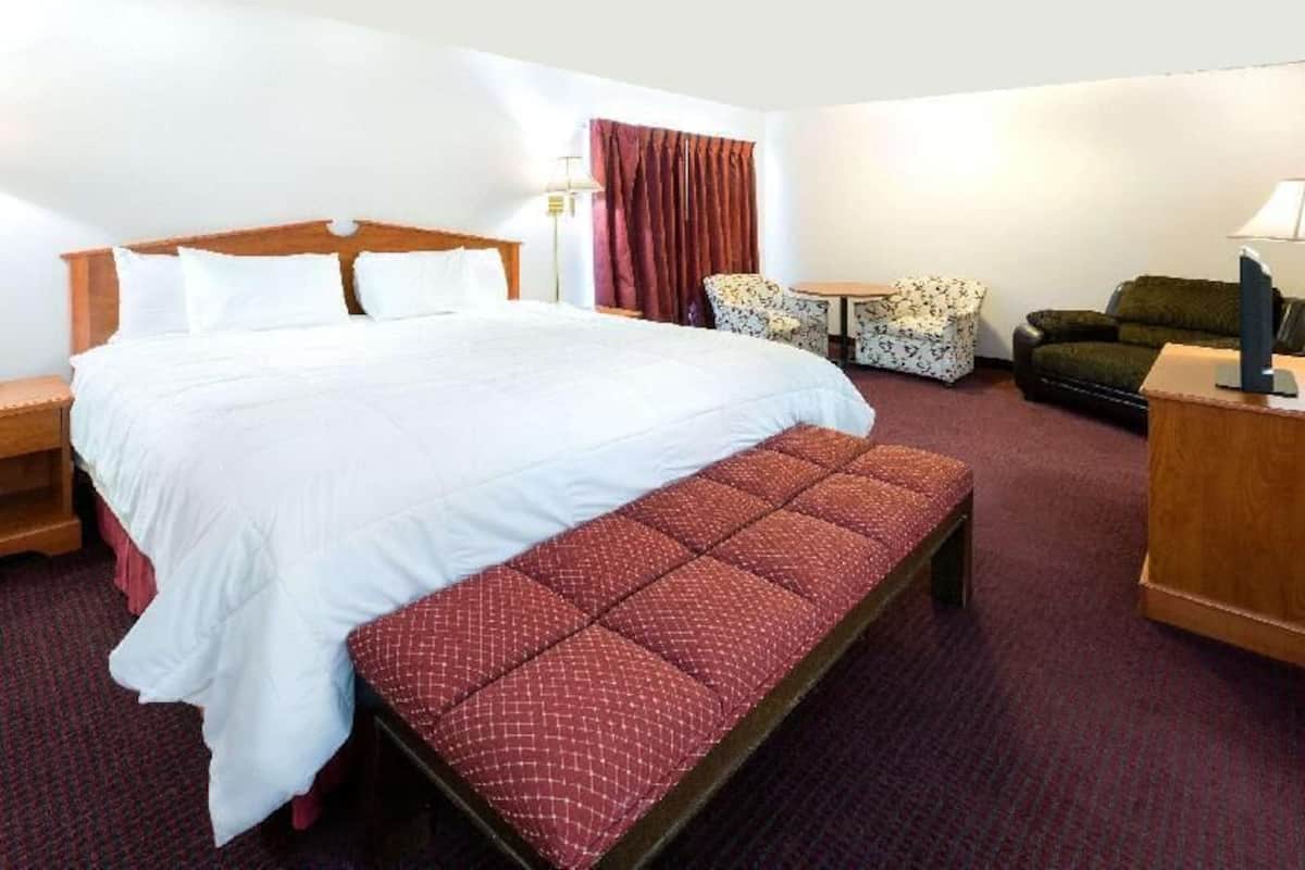 Desk, laptop workspace, iron/ironing board, rollaway beds