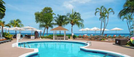 3 outdoor pools, pool umbrellas, sun loungers