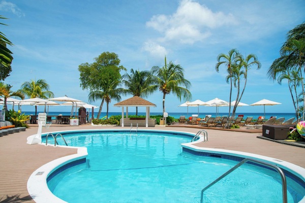 3 outdoor pools, pool umbrellas, pool loungers