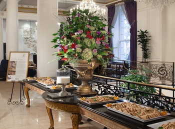Banquet hall at Le Pavillon New Orleans
