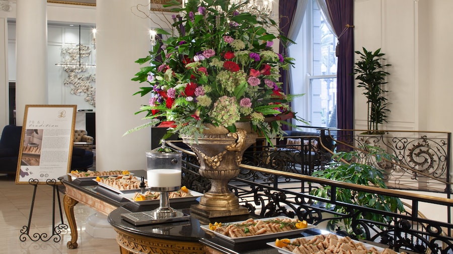 Le Pavillon, New Orleans, a Tribute Portfolio Hotel by Marriott