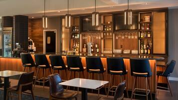 Frühstück (10 USD pro Person)