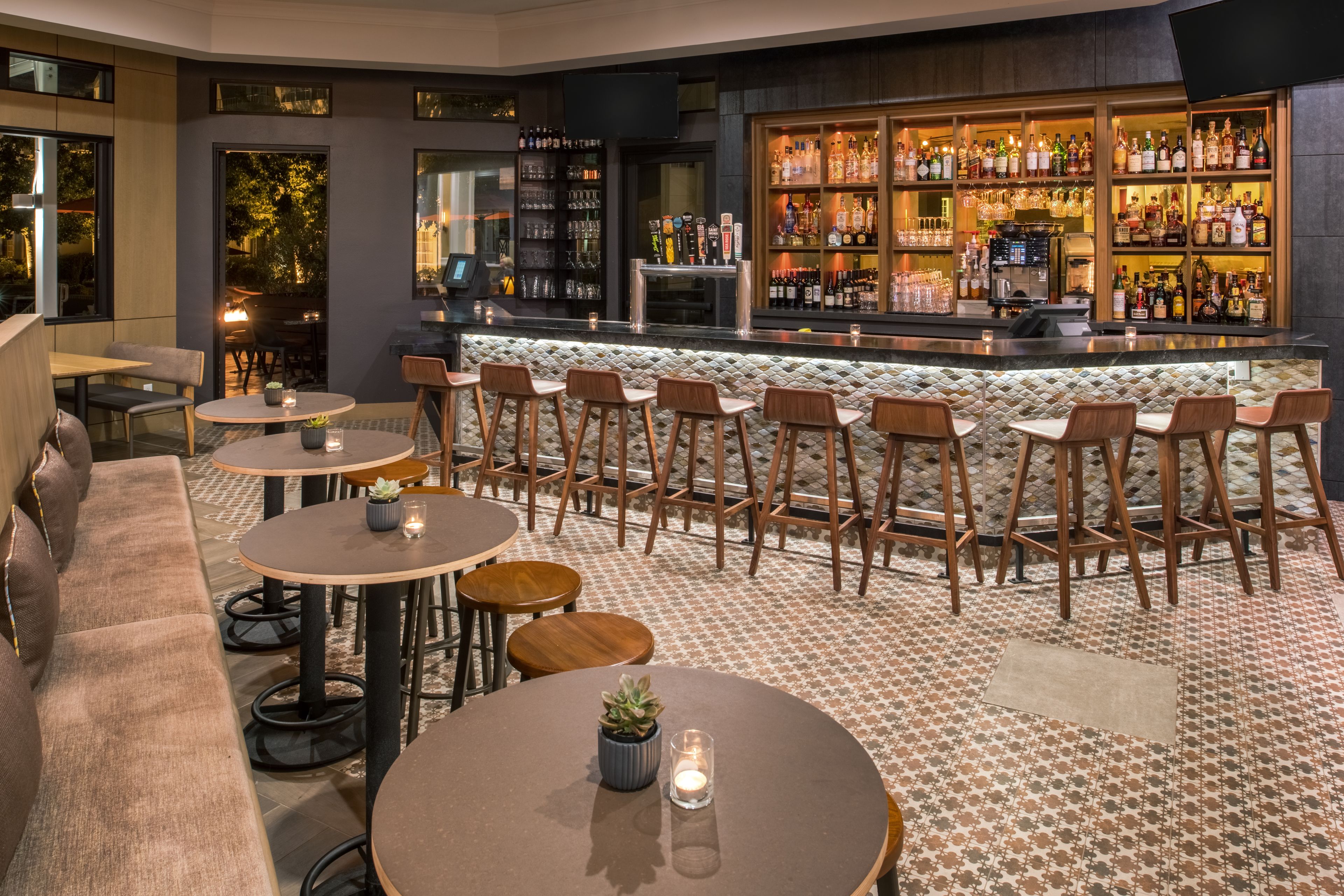 泳池景观，每天营业