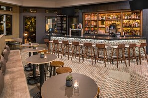 Con vista a la alberca, abre todos los días 