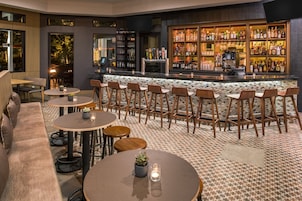 Abre todos los días (con vistas a la piscina)