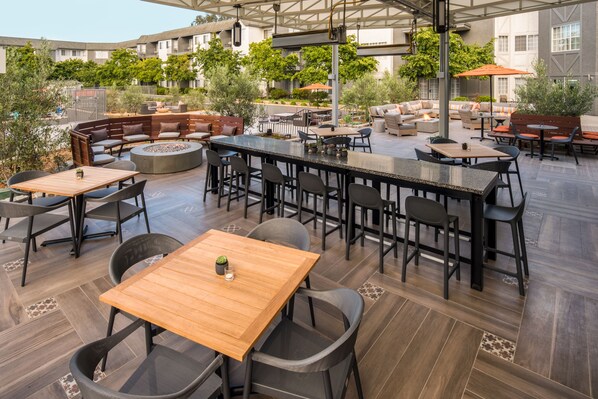 Breakfast, lunch and dinner served