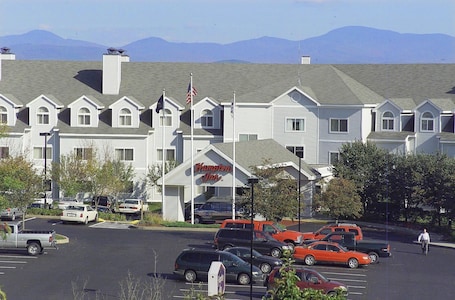 Exterior. Hampton Inn Colchester