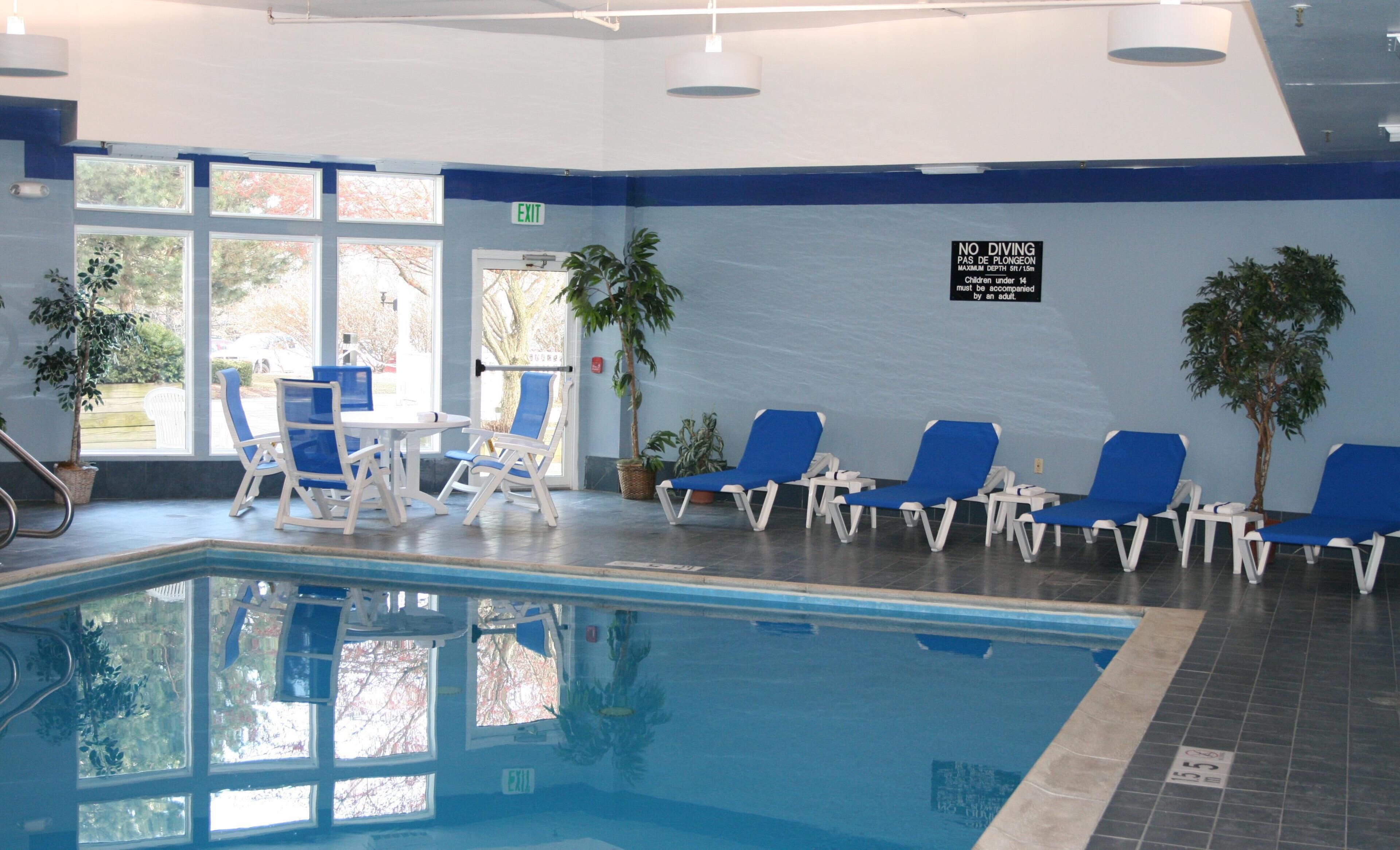 Una piscina cubierta