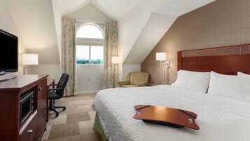 1 kingsize | Hypoallergeen beddengoed, een bureau, een laptopwerkplek