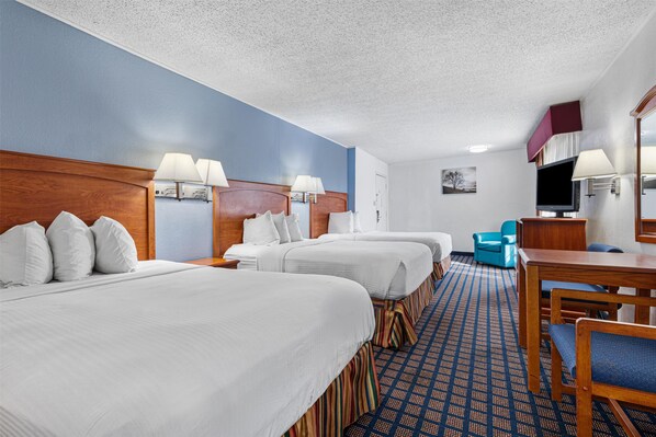 Standard Room, Multiple Beds, Non Smoking, Refrigerator & Microwave | In-room safe, desk, laptop workspace, iron/ironing board - Best Western Palestine Inn (Palestine)