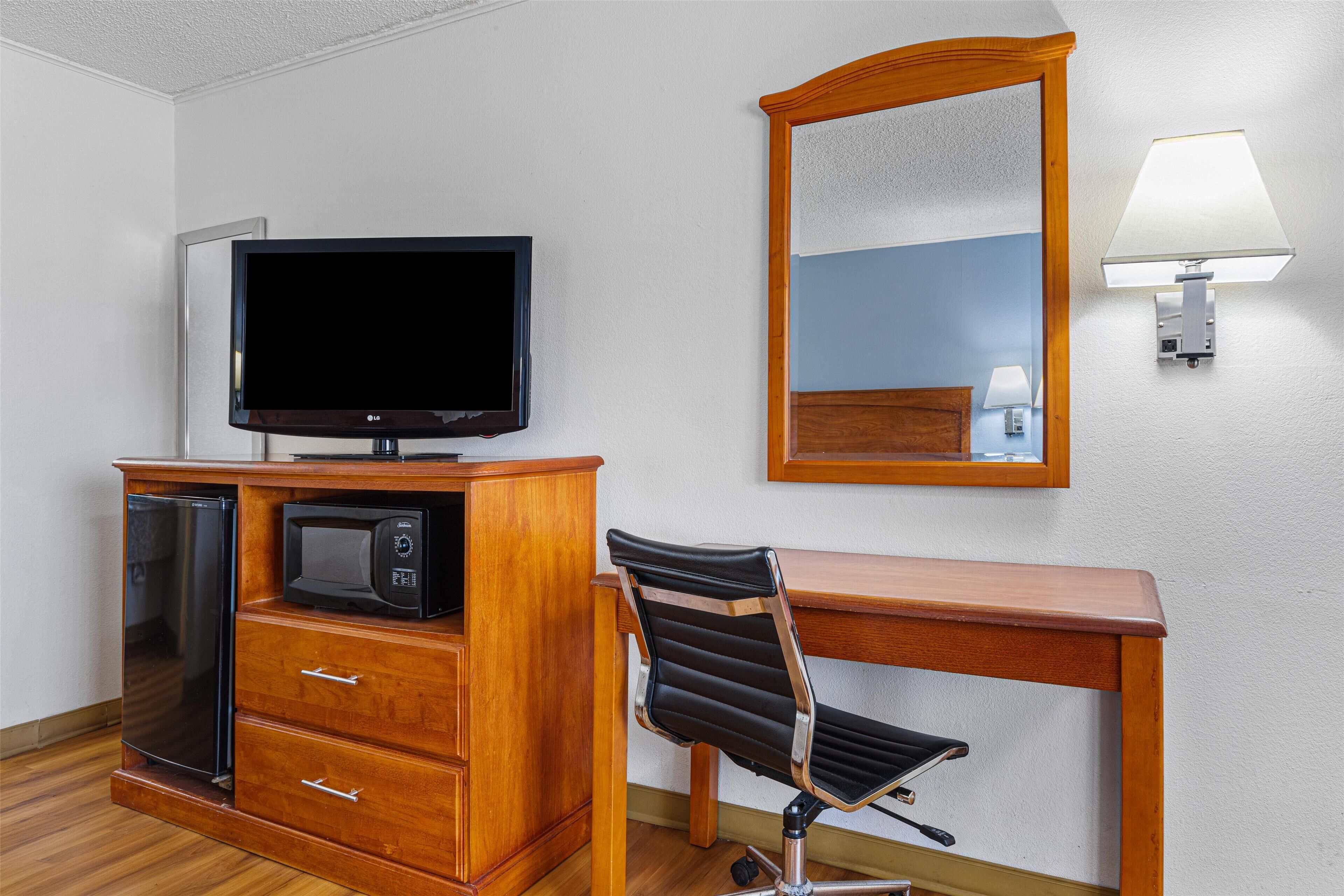 1 bedroom, in-room safe, desk, laptop workspace