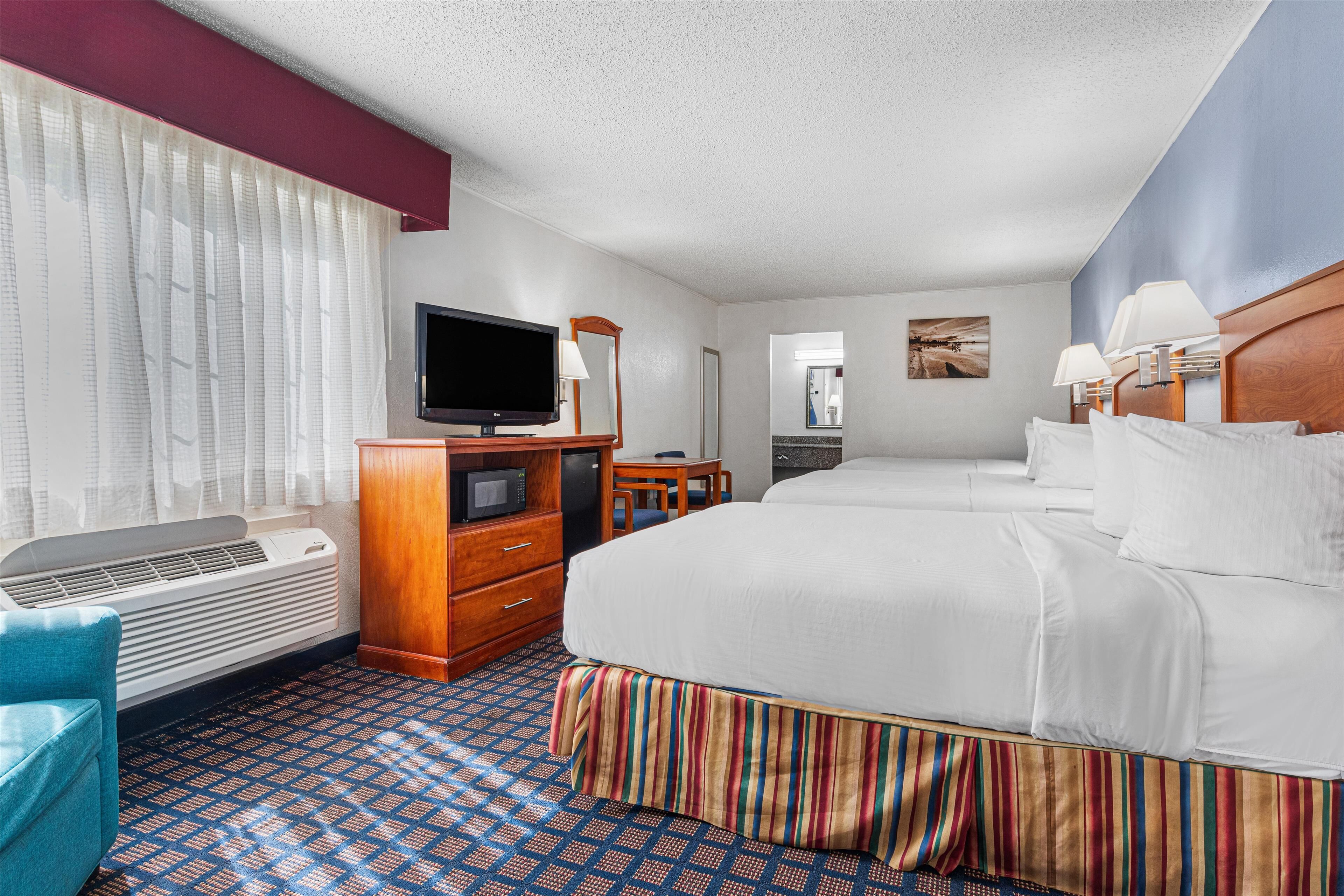 standard room, multiple beds, non smoking, refrigerator & microwave | 1 bedroom, in-room safe, desk, laptop workspace