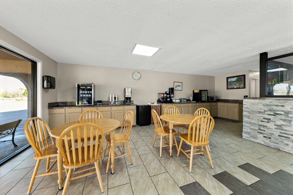 Free daily continental breakfast 