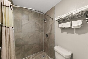 Free toiletries, hair dryer, towels - Americas Best Value Inn Bonham (Bonham)