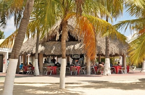 2 restaurants, breakfast, lunch, dinner served; American cuisine