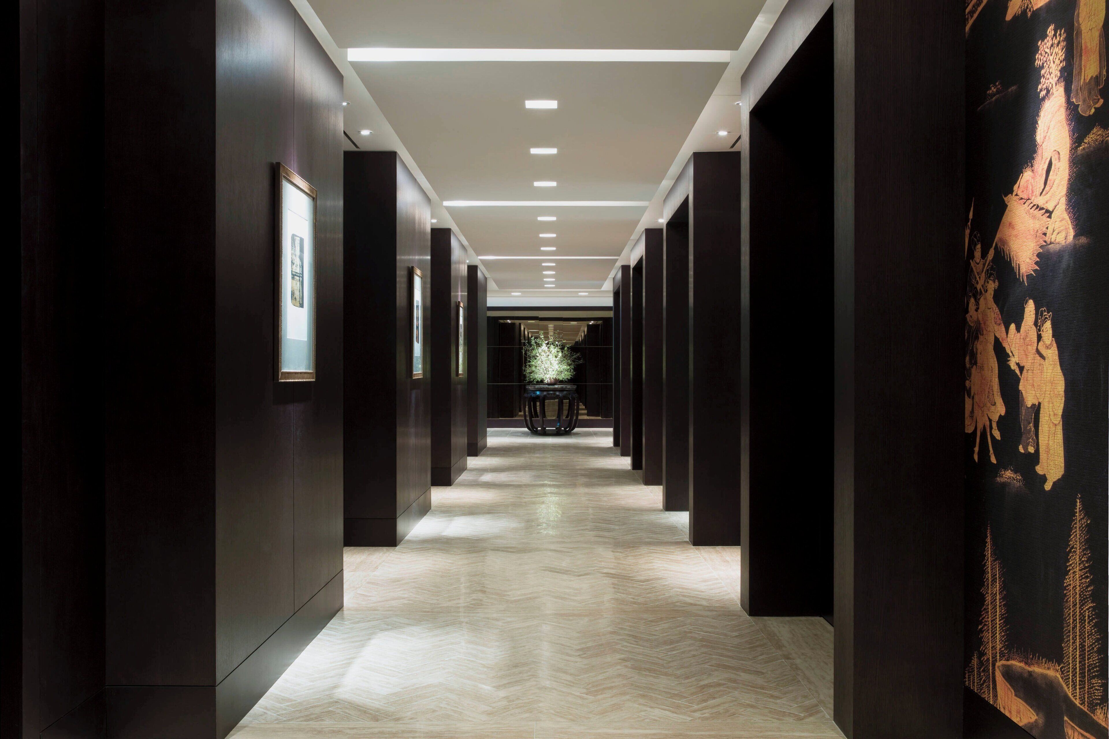 5 restaurants, breakfast, lunch, dinner served; international cuisine