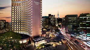 A modern hotel with a curved facade, multiple floors, and a prominent entrance with a covered area. - The Westin Josun Seoul (Seoul)