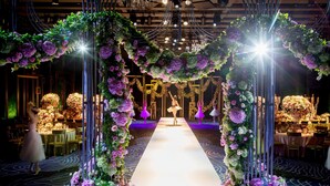 A grand entrance with a floral archway and a central aisle leading to a stage. - The Westin Josun Seoul (Seoul)