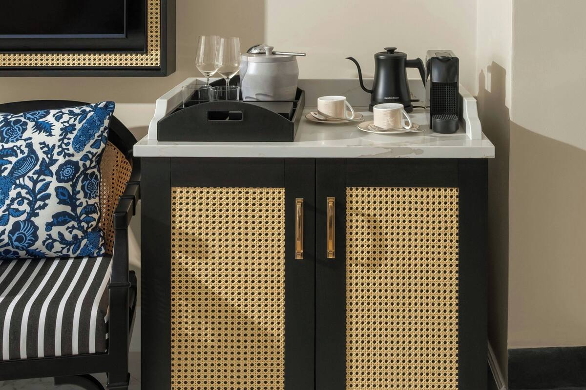 Pillowtop beds, in-room safe, desk, blackout drapes