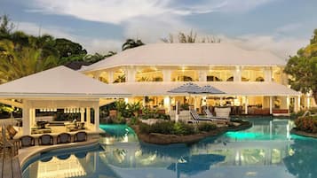 4 outdoor pools