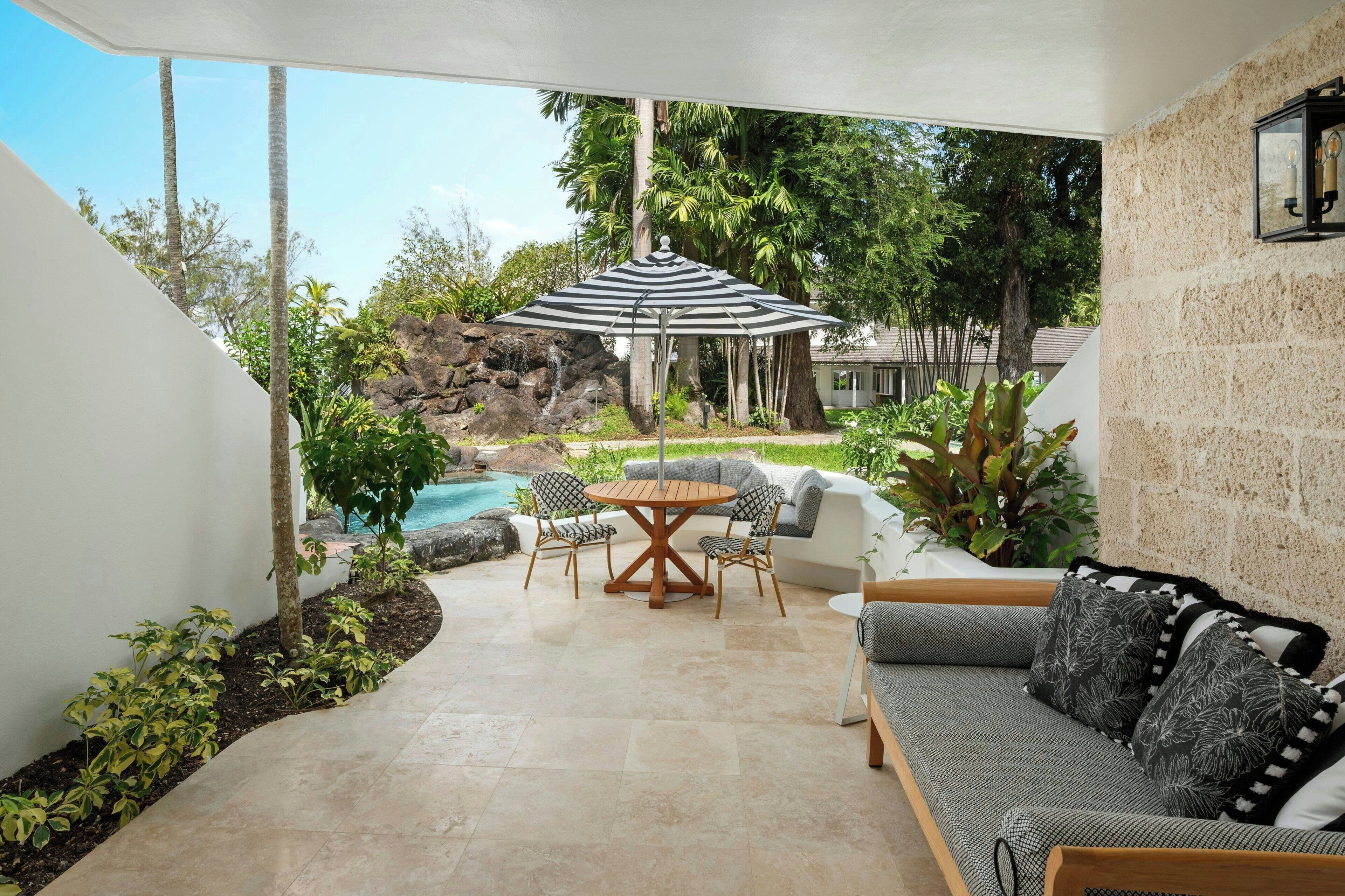 Luxury Room, 1 King Bed, Poolside | Pool | 4 outdoor pools