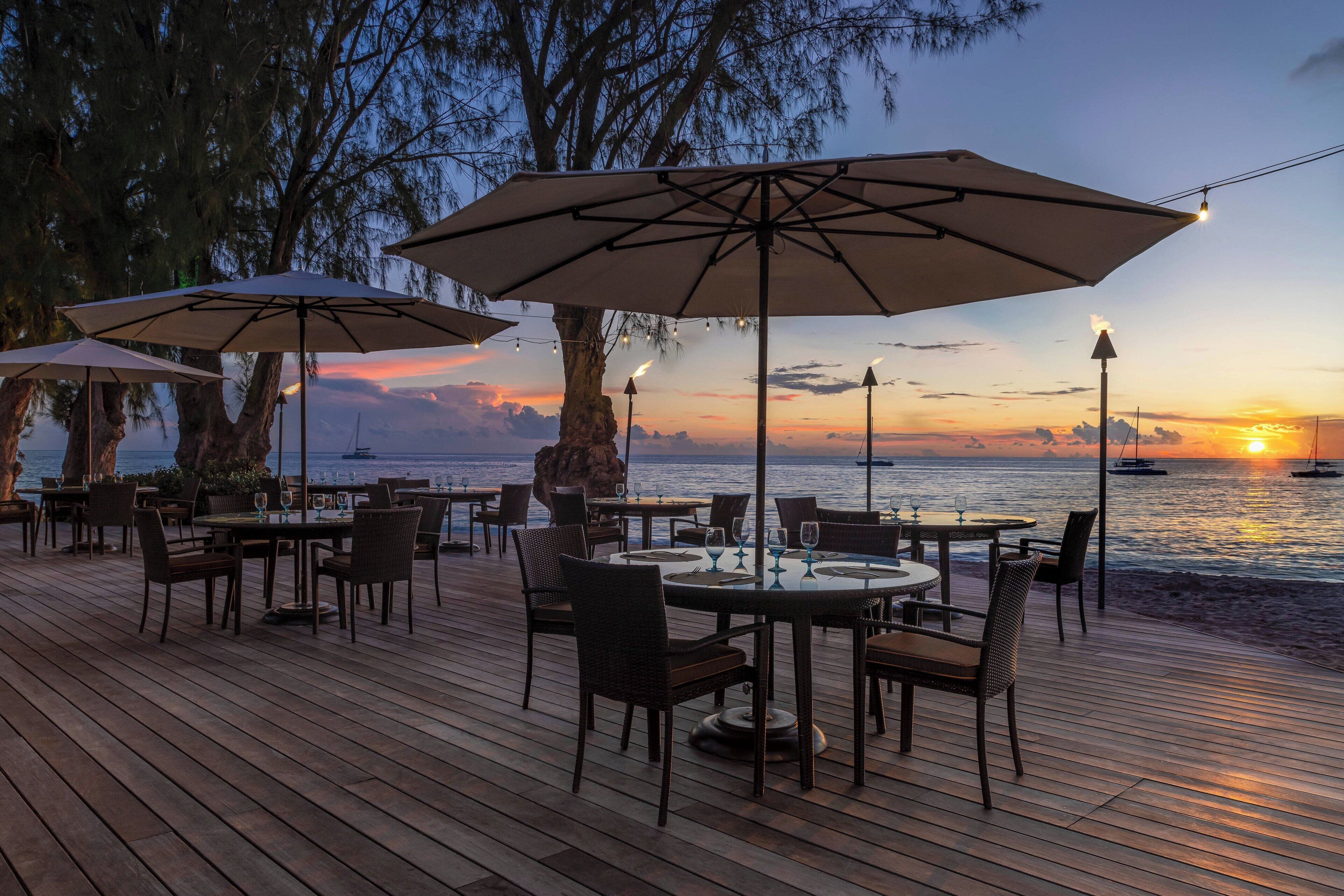 2 bars/lounges, swim-up bar, poolside bar