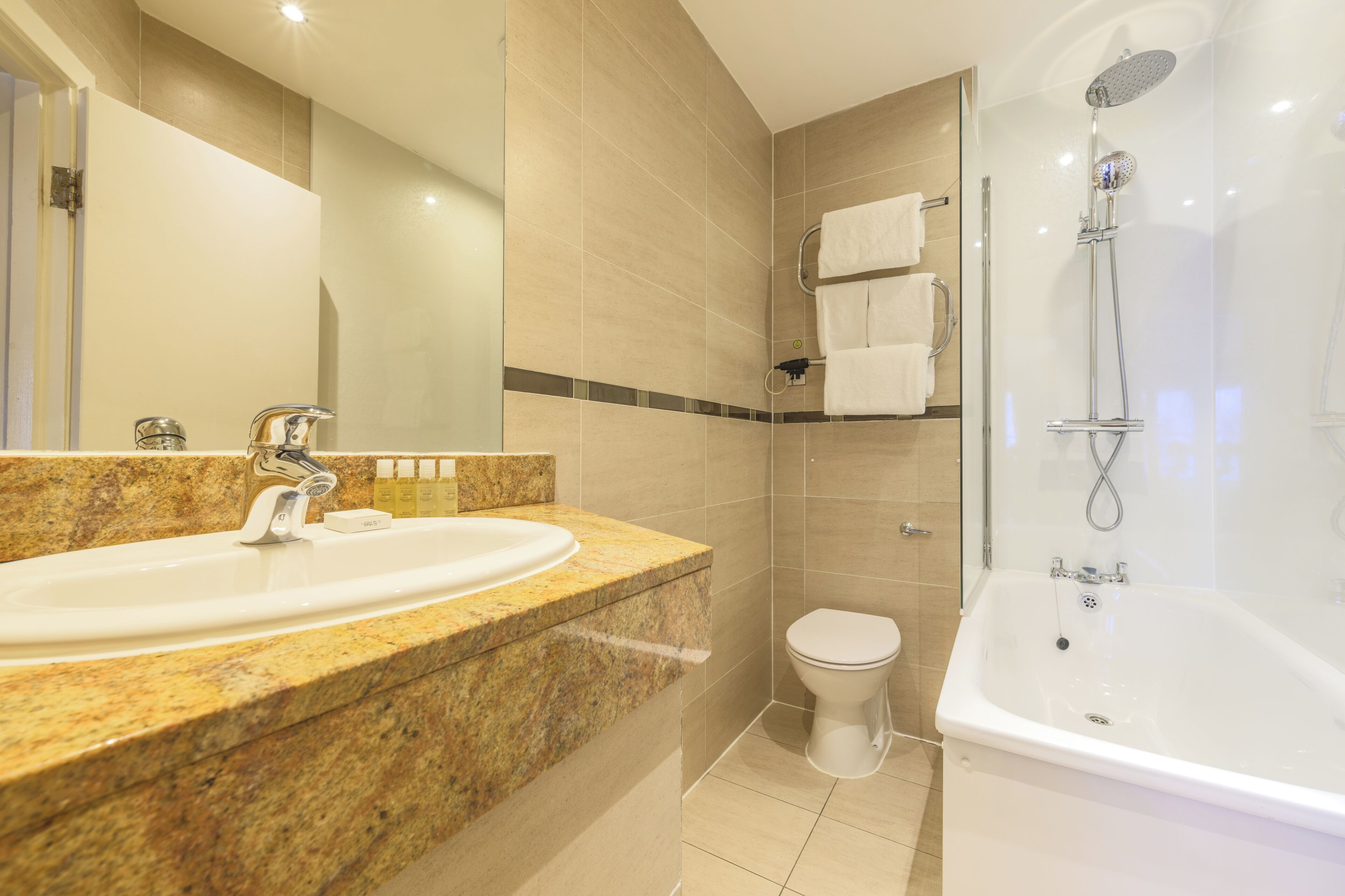 standard double room | bathroom | bathtub, deep-soaking bathtub, free toiletries, hair dryer