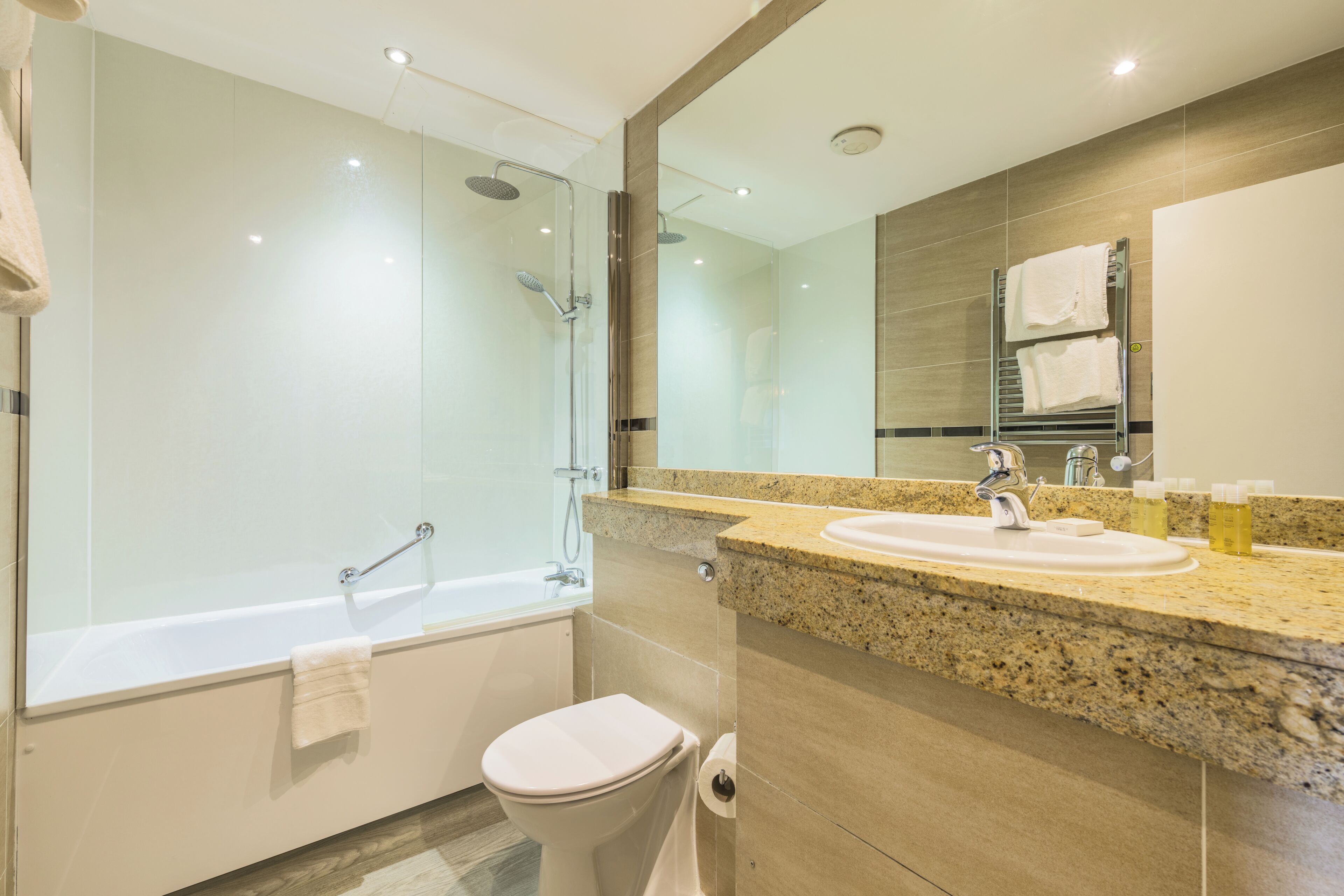 standard twin room, 2 single beds | bathroom | bathtub, deep-soaking bathtub, free toiletries, hair dryer