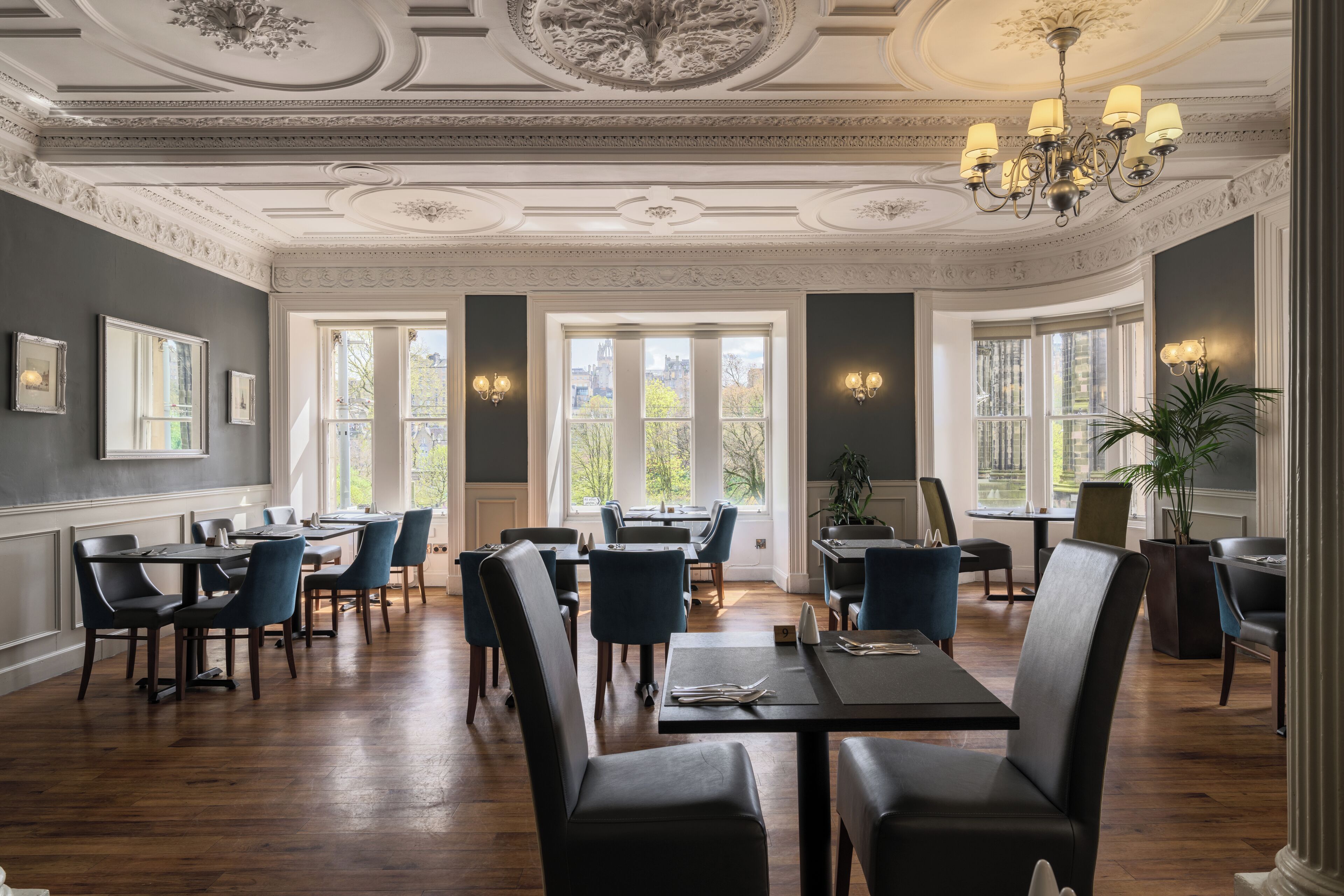 breakfast, lunch and dinner served