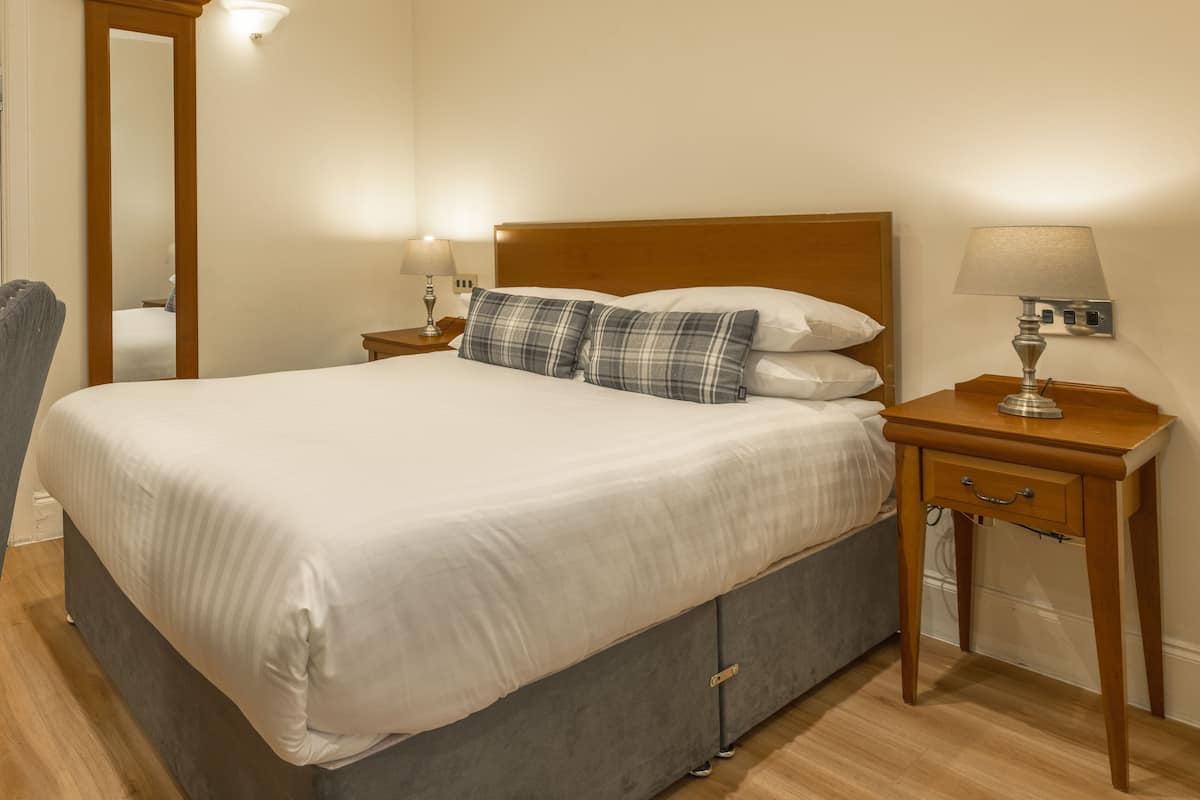 Junior Double Room, 1 Double Bed, Non Smoking, No Windows | Desk, iron/ironing board, free WiFi, bed sheets