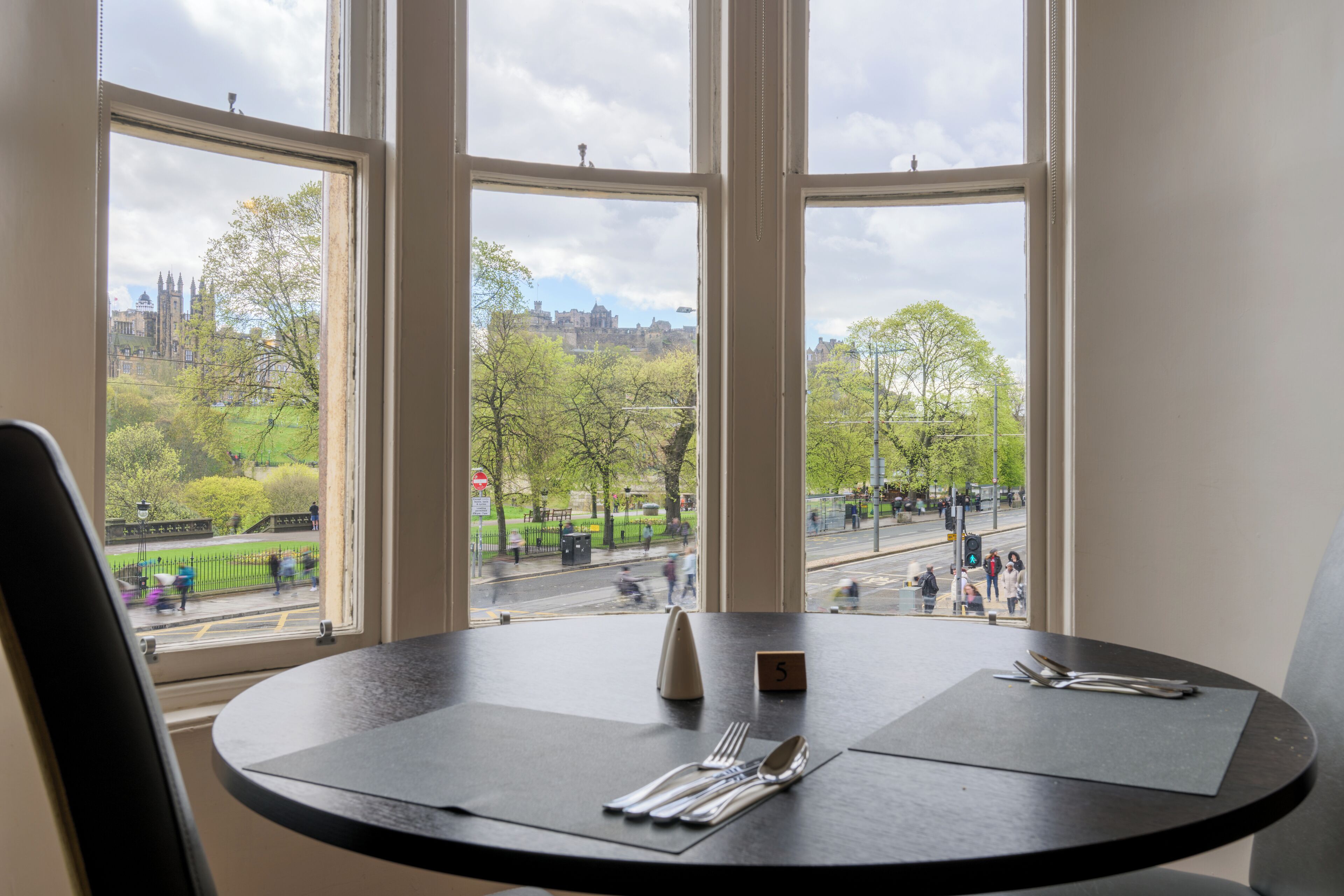 breakfast, lunch and dinner served