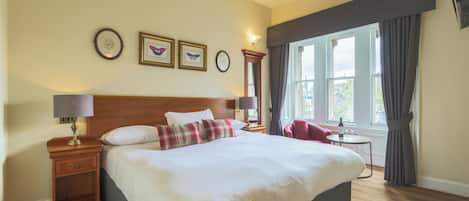 Bureau, fer et planche à repasser, Wi-Fi gratuit, draps fournis