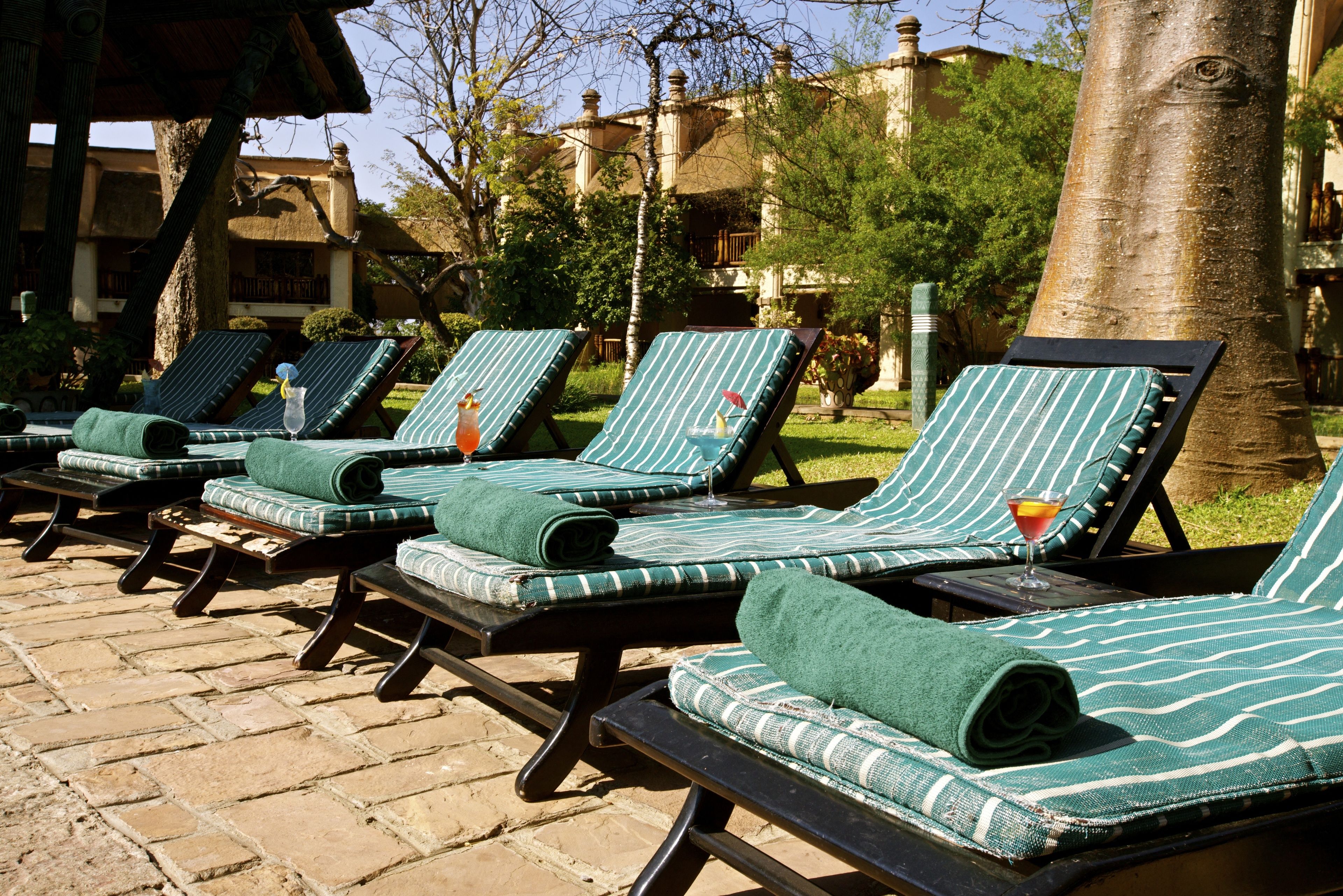 Bar en bord de piscine