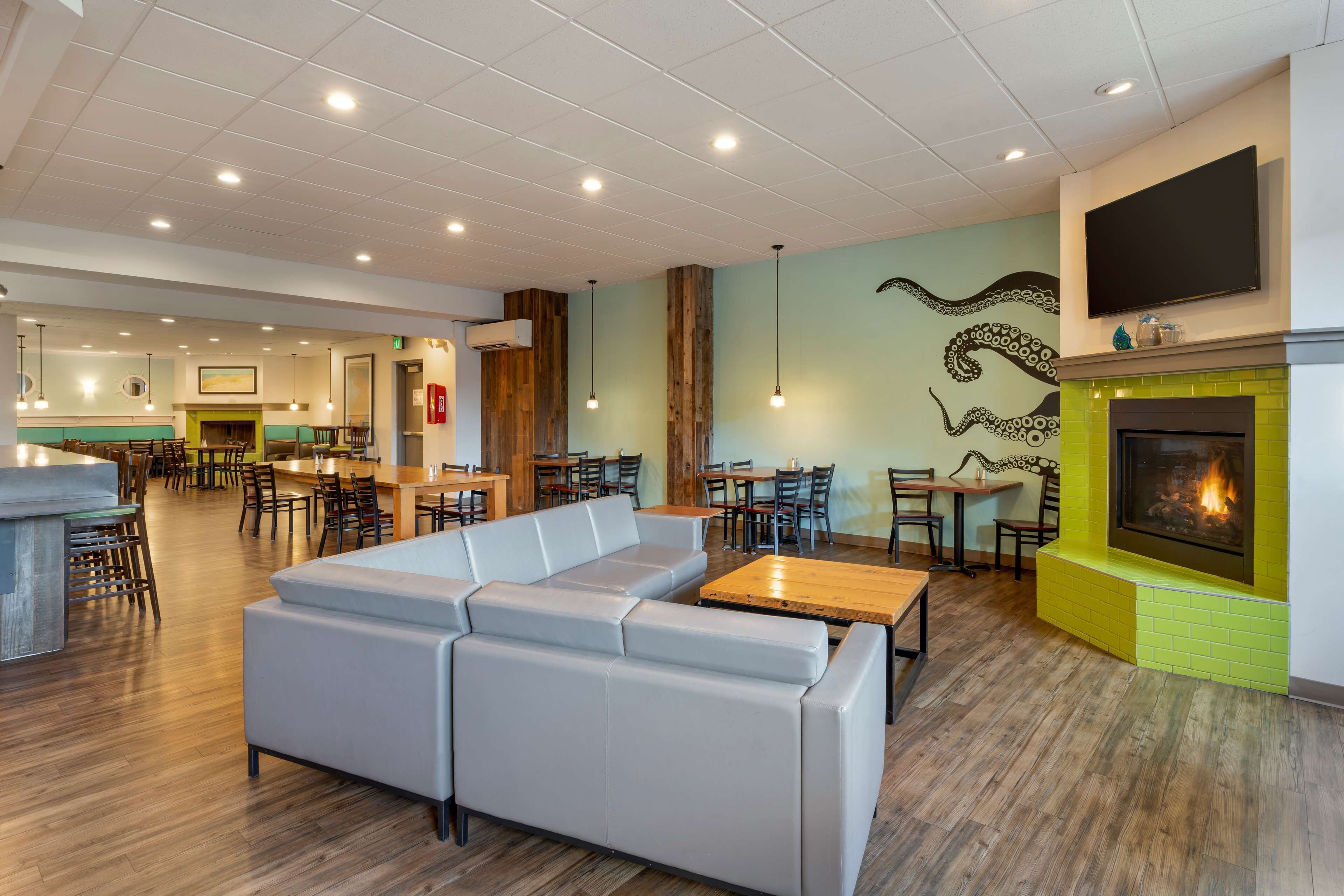 Café da manhã feito na hora todos os dias mediante uma taxa