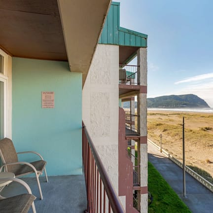 Standard Room, Multiple Beds, Non Smoking, Kitchenette | In-room safe, blackout drapes, iron/ironing board