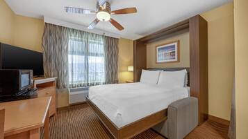 Economy-Zimmer, 1 Queen-Bett, Nichtraucher, Kühlschrank und Mikrowelle (Small room)