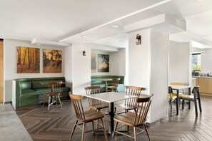 Free daily continental breakfast