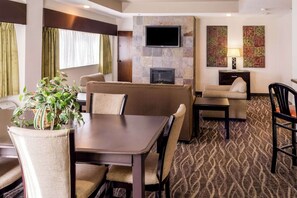 Suite, 1 King Bed with Sofa bed, Non Smoking