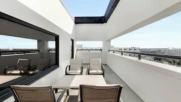 Skrivebord, skrivebord for bærbar PC og blendingsgardiner