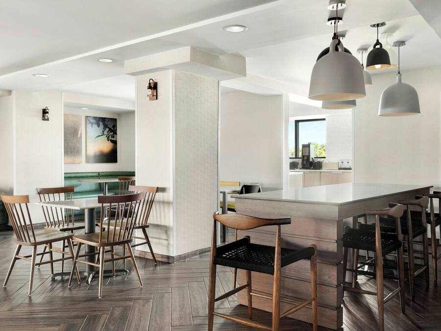 TĂ€gliches inbegriffenes kontinentales FrĂŒhstĂŒck