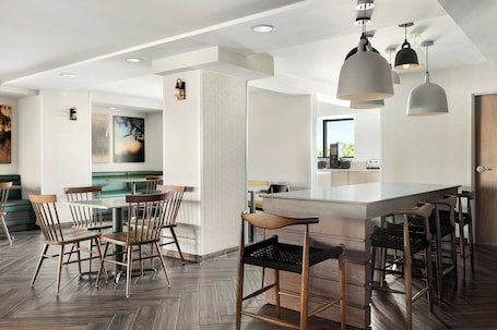 Free daily continental breakfast . Fairfield by Marriott Inn & Suites Charleston Downtown