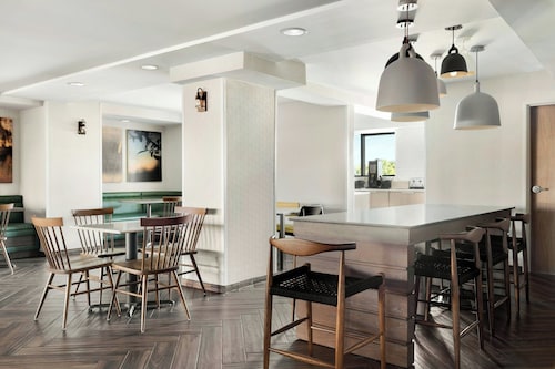 Fairfield by Marriott Inn & Suites Charleston Downtown