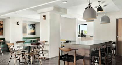 Fairfield by Marriott Inn & Suites Charleston Downtown